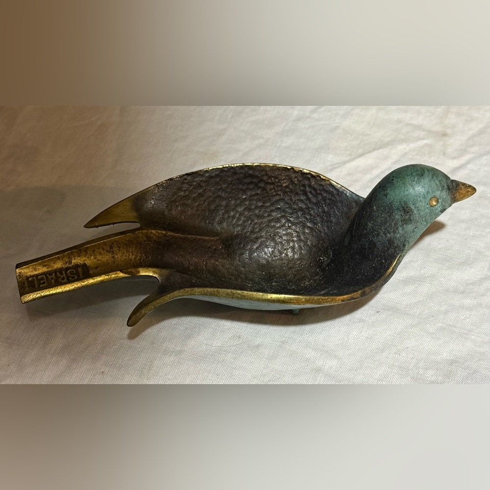 Vintage solid brass dove ashtray and pipe rest
#A-100